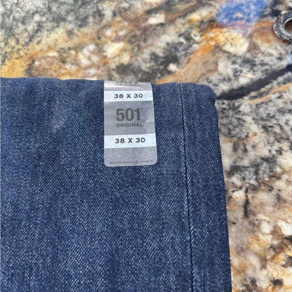 Levi’s - Picture 2 of 3